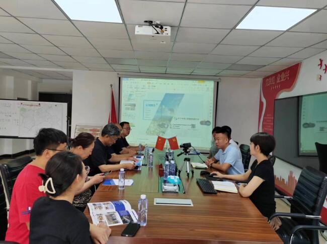 遼寧省測(cè)繪地理信息學(xué)會(huì)理事長(zhǎng)楊國(guó)范、秘書長(zhǎng)高振東一行到公司參觀指導(dǎo)